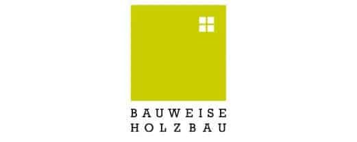 Logo von Bauweise Holzbau mit grünem Quadrat und stilisiertem Fenster oben rechts.